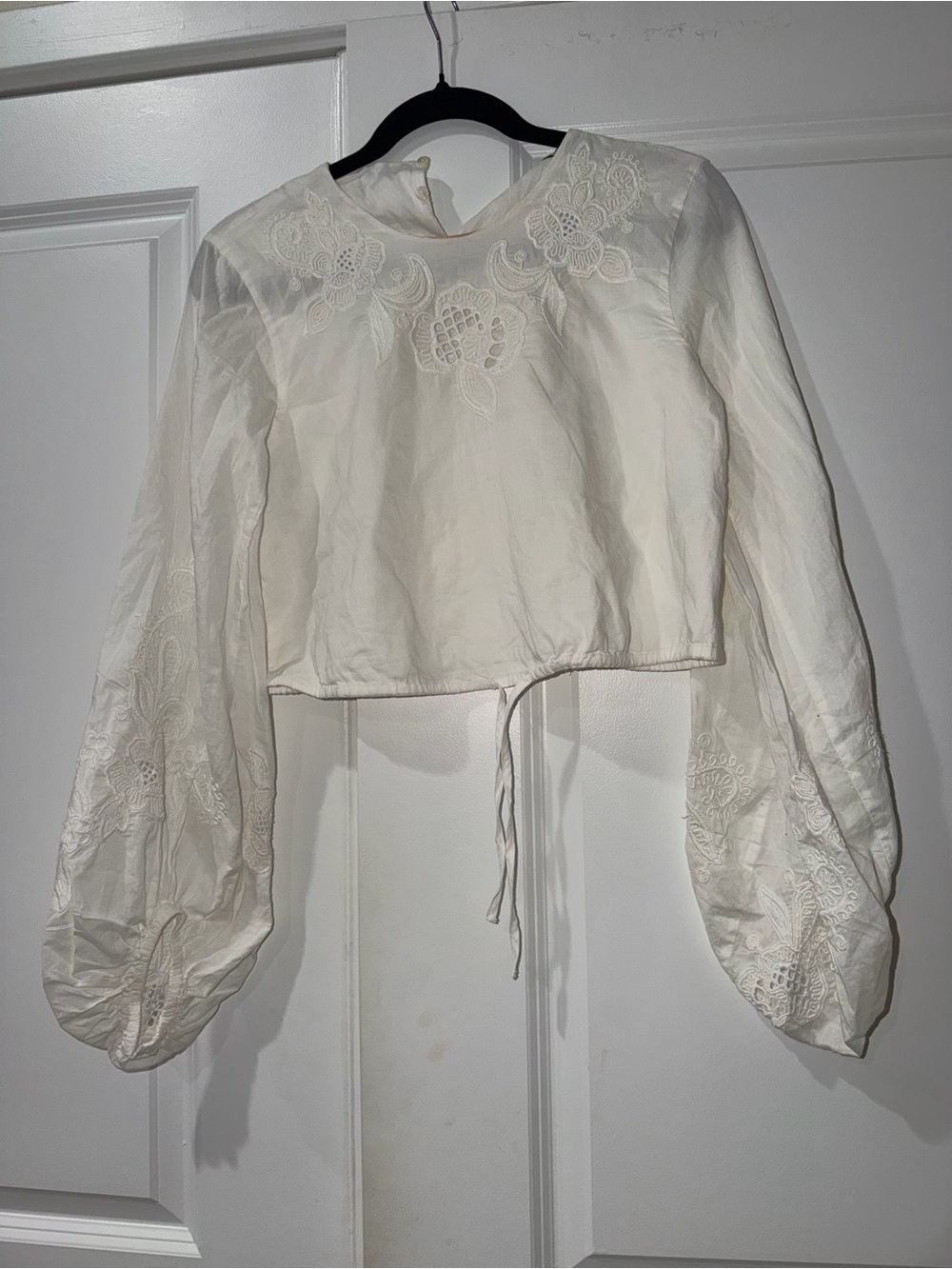 Zara White Embroidered Balloon Sleeve Crop Blouse – Size XS